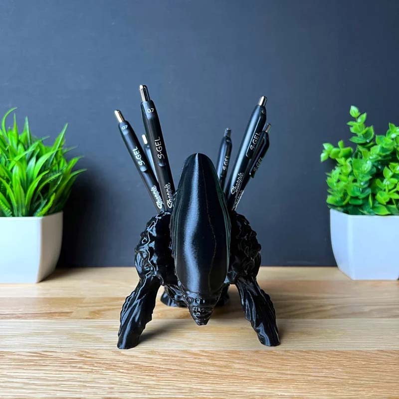 Alien-inspired pen holder