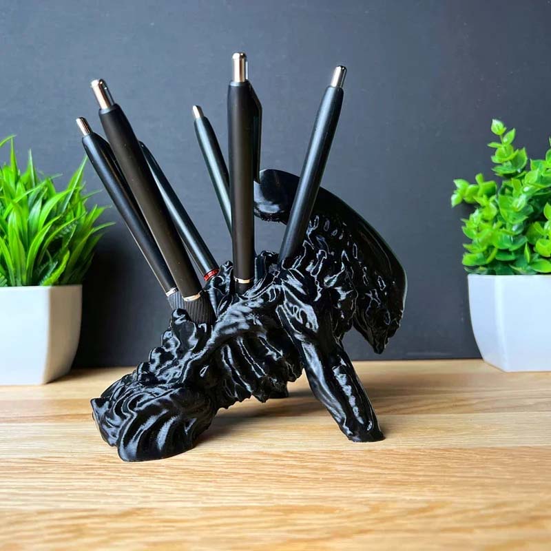 Alien-inspired pen holder