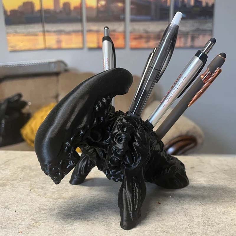 Alien-inspired pen holder