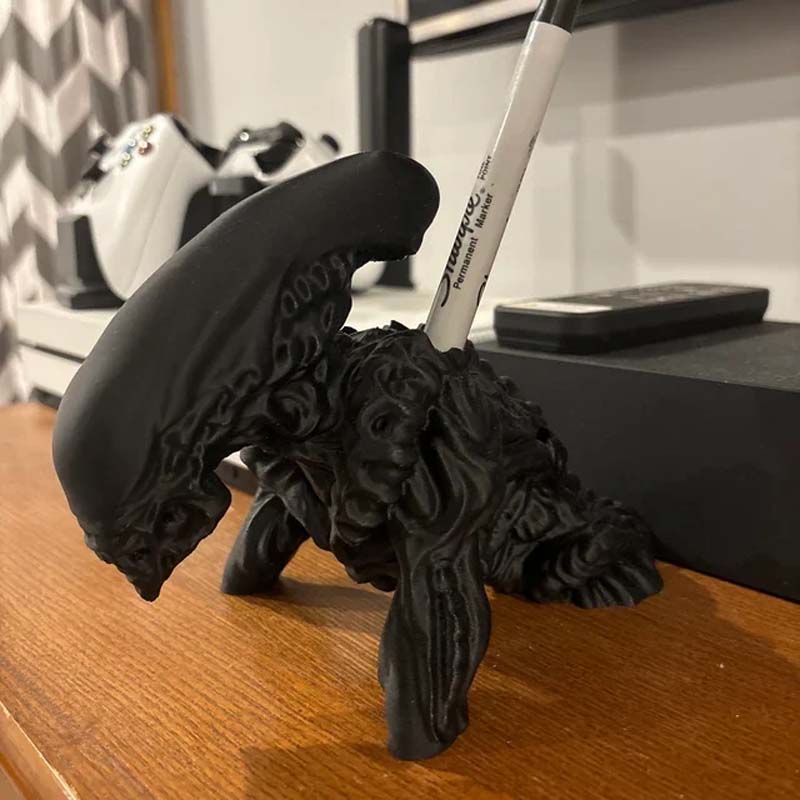 Alien-inspired pen holder