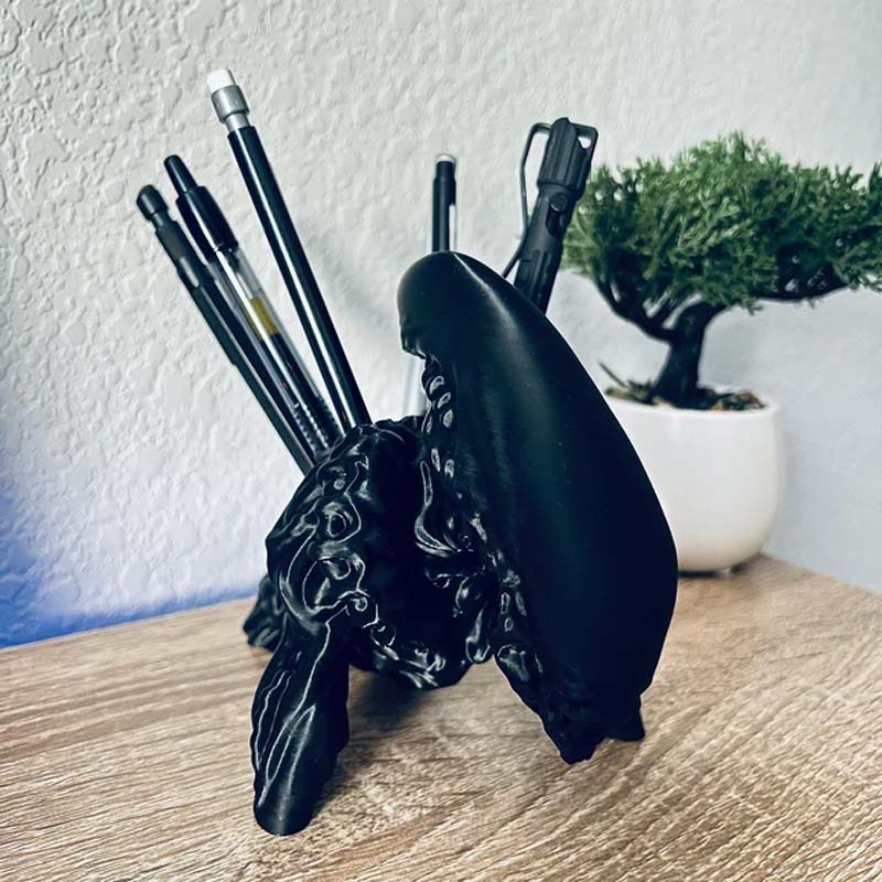 Alien-inspired pen holder