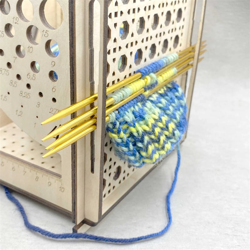 Multifunctional knitting tool