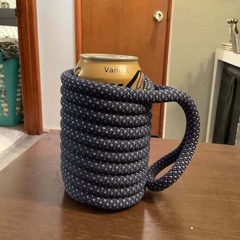 Climbing rope drink can holder