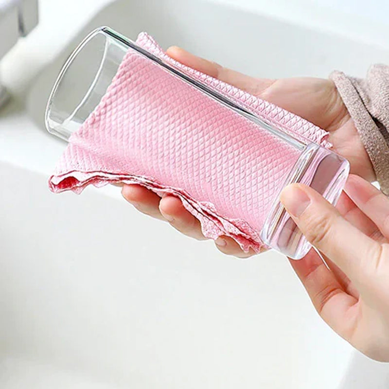 Nano streak-free miracle cleaning wipes