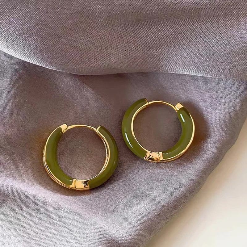 Elegant and fashionable hoop earrings