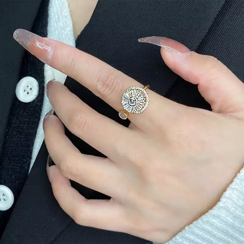 Delicate Luxurious Round Zircon Ring