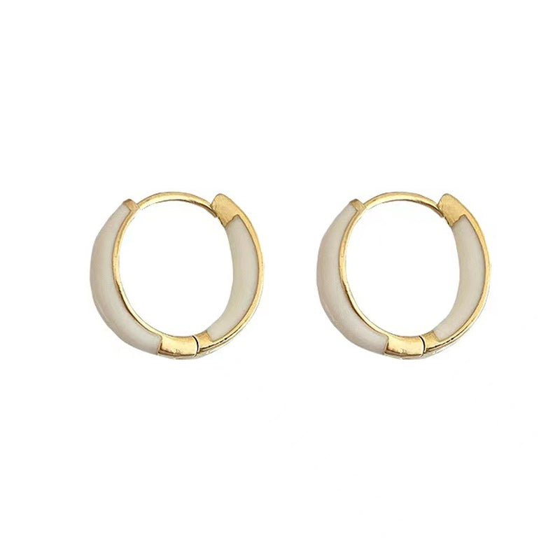 Elegant and fashionable hoop earrings