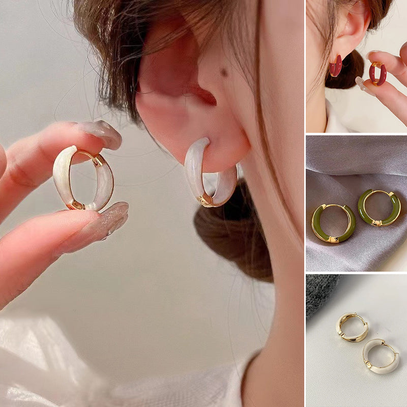 Elegant and fashionable hoop earrings